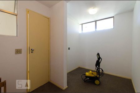 Casa à venda com 312m², 4 quartos e 2 vagasQuarto de serviço no terceiro pavimento