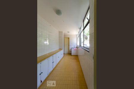 Casa à venda com 312m², 4 quartos e 2 vagasÁrea de serviço no terceiro pavimento