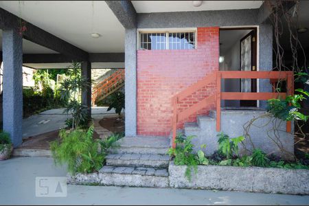 Casa à venda com 312m², 4 quartos e 2 vagasEntrada social