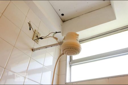 Casa à venda com 312m², 4 quartos e 2 vagasDetalhe chuveiro no Banheiro de serviço no terceiro pavimento