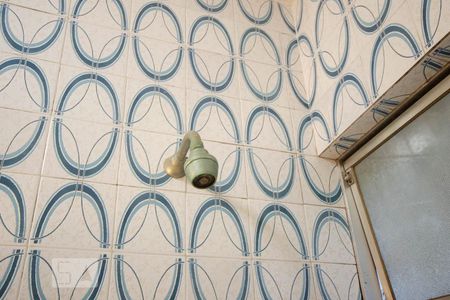 Casa à venda com 312m², 4 quartos e 2 vagasDetalhe chuveiro no Banheiro da suite no segundo pavimento