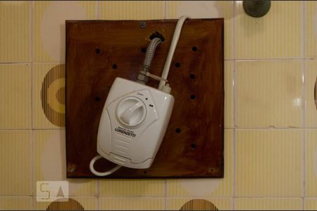 Casa à venda com 312m², 4 quartos e 2 vagasDetalhe aquecedor no Banheiro social no segundo pavimento