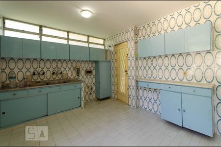 Casa à venda com 312m², 4 quartos e 2 vagasCozinha no terceiro pavimento