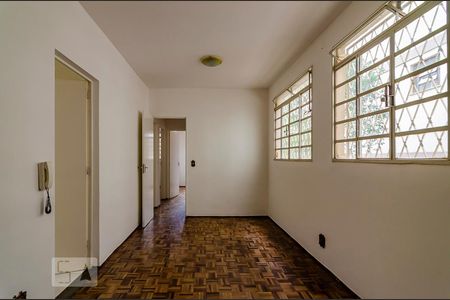 Sala de apartamento para alugar com 3 quartos, 62m² em Sagrada Família, Belo Horizonte