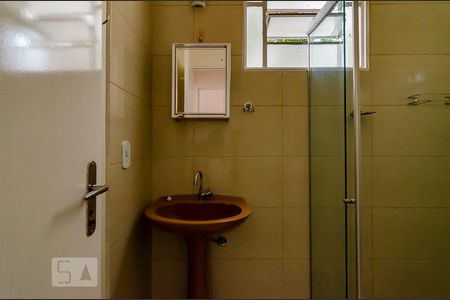 Banheiro de apartamento para alugar com 3 quartos, 62m² em Sagrada Família, Belo Horizonte