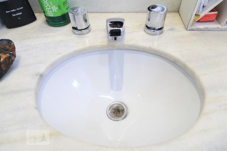 Apartamento à venda com 76m², 3 quartos e 2 vagasBanheiro da suíte