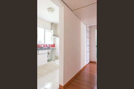 Corredor de apartamento à venda com 2 quartos, 75m² em Ponte Preta, Campinas