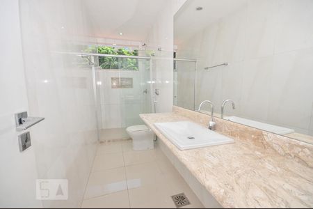 Casa de condomínio à venda com 256m², 3 quartos e 3 vagasBanheiro Suíte