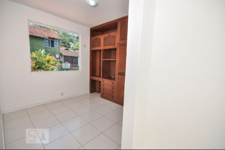 Casa de condomínio à venda com 256m², 3 quartos e 3 vagasQuarto 2