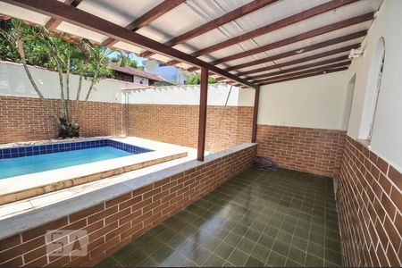 Casa de condomínio à venda com 256m², 3 quartos e 3 vagasÁrea Externa