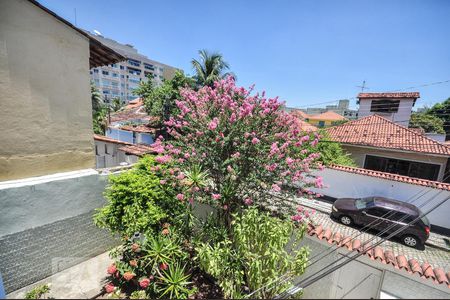 Casa de condomínio à venda com 256m², 3 quartos e 3 vagasVaranda - Suíte