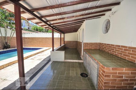 Casa de condomínio à venda com 256m², 3 quartos e 3 vagasÁrea Externa