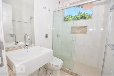 Casa de condomínio à venda com 256m², 3 quartos e 3 vagasBanheiro Social