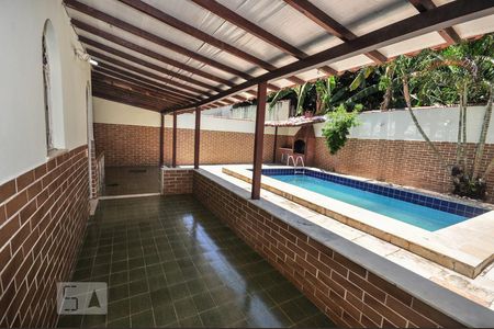 Casa de condomínio à venda com 256m², 3 quartos e 3 vagasÁrea Externa