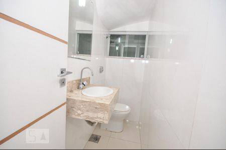 Casa de condomínio à venda com 256m², 3 quartos e 3 vagasLavabo