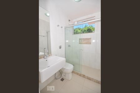 Casa de condomínio à venda com 256m², 3 quartos e 3 vagasBanheiro Social