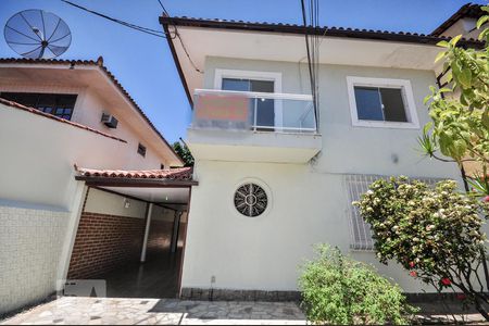 Casa de condomínio à venda com 256m², 3 quartos e 3 vagasFachada