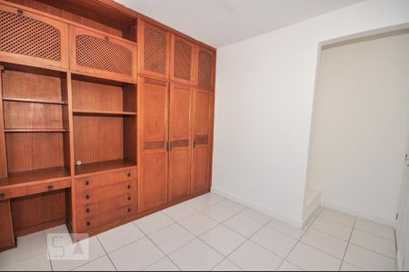 Casa de condomínio à venda com 256m², 3 quartos e 3 vagasQuarto 2