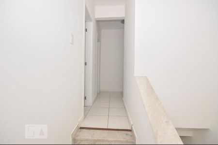 Casa de condomínio à venda com 256m², 3 quartos e 3 vagasEscada - Corredor Segundo Andar