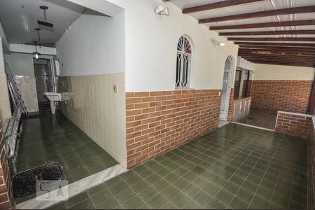 Casa de condomínio à venda com 256m², 3 quartos e 3 vagasÁrea Externa e Área de Serviço