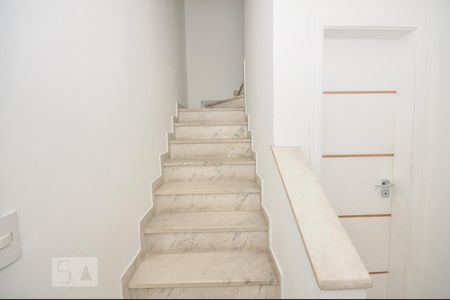 Casa de condomínio à venda com 256m², 3 quartos e 3 vagasEscada Acesso