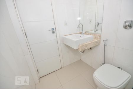 Casa de condomínio à venda com 256m², 3 quartos e 3 vagasBanheiro Social