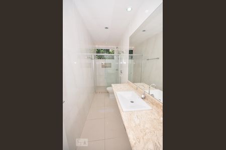 Casa de condomínio à venda com 256m², 3 quartos e 3 vagasBanheiro Suíte