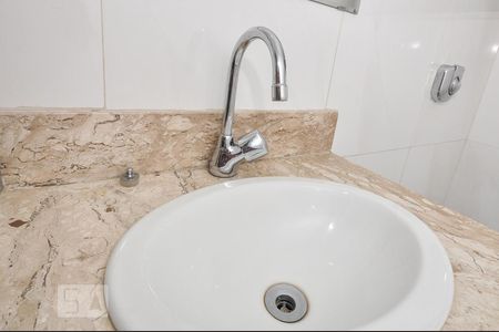 Casa de condomínio à venda com 256m², 3 quartos e 3 vagasLavabo