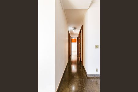 Corredor de apartamento à venda com 3 quartos, 95m² em Vila Costa E Silva, Campinas