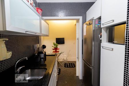 Apartamento para alugar com 120m², 2 quartos e 2 vagas Apartamento para alugar com 120m², 2 quartos e 2 vagasCozinha