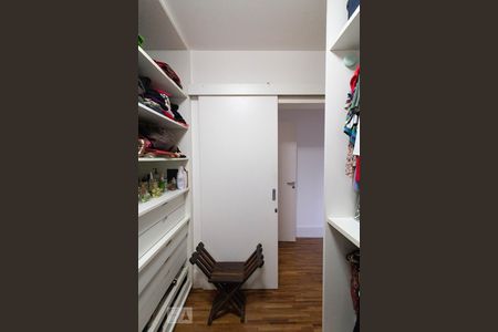Apartamento para alugar com 120m², 2 quartos e 2 vagas Apartamento para alugar com 120m², 2 quartos e 2 vagasQuarto