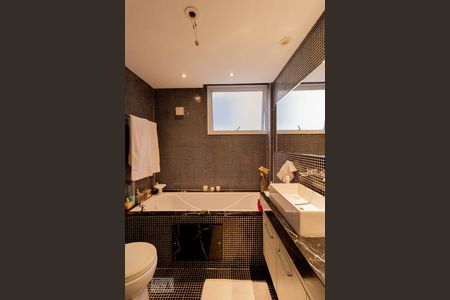 Apartamento para alugar com 120m², 2 quartos e 2 vagas Apartamento para alugar com 120m², 2 quartos e 2 vagasBanheiro Suíte 1