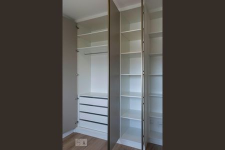 Apartamento à venda com 106m², 3 quartos e 2 vagasQuarto 1 (Armários)