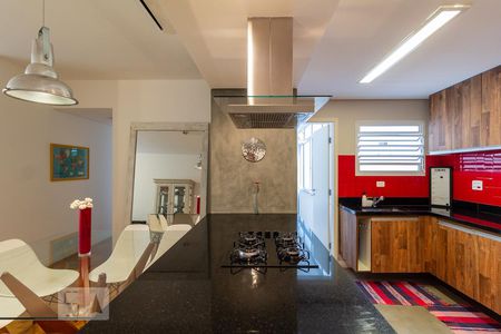 Cozinha de apartamento para alugar com 2 quartos, 90m² em Itaim Bibi, São Paulo