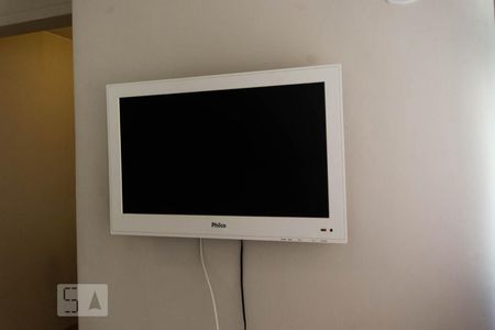 Detalhe TV no quarto de apartamento para alugar com 1 quarto, 25m² em Leblon, Rio de Janeiro