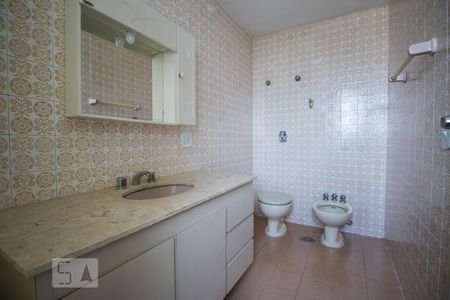 Banheiro suíte de apartamento para alugar com 3 quartos, 125m² em Sumarezinho, São Paulo