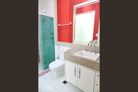 Casa à venda com 277m², 3 quartos e 4 vagasBanheiro da suíte 2