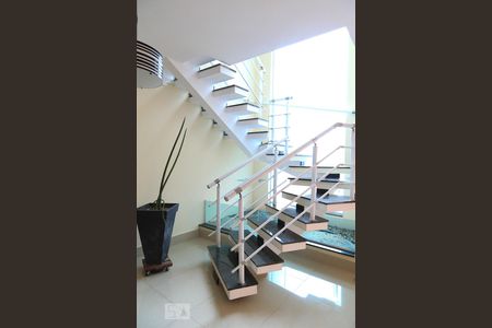 Casa à venda com 277m², 3 quartos e 4 vagasEscada