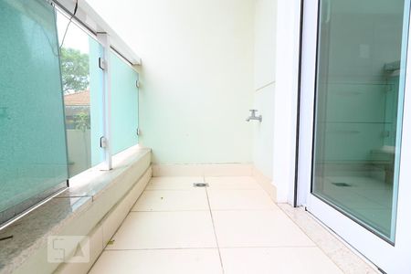 Casa à venda com 277m², 3 quartos e 4 vagasVaranda