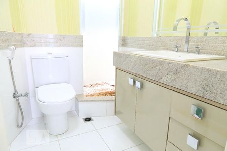 Casa à venda com 277m², 3 quartos e 4 vagasBanheiro da suíte 1