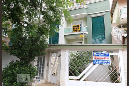 Casa à venda com 277m², 3 quartos e 4 vagasFachada