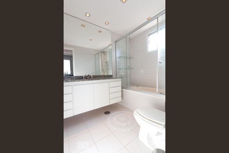 Apartamento à venda com 115m², 3 quartos e 2 vagasBanheiro da suíte 