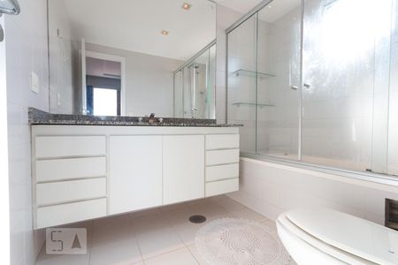 Apartamento à venda com 115m², 3 quartos e 2 vagasBanheiro da suíte 
