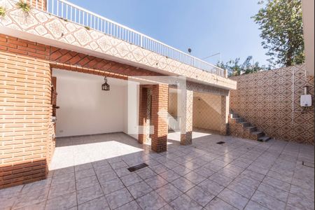 Casa à venda com 450m², 3 quartos e 6 vagasQuintal - Lavanderia