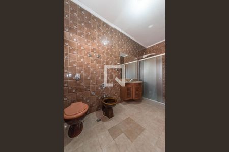 Casa à venda com 450m², 3 quartos e 6 vagasBanheiro da Suíte 1