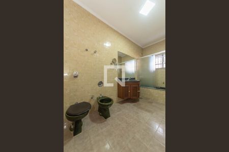 Casa à venda com 450m², 3 quartos e 6 vagasBanheiro da Suíte 2