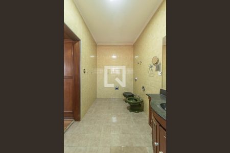 Casa à venda com 450m², 3 quartos e 6 vagasBanheiro da Suíte 2