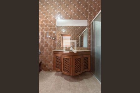 Casa à venda com 450m², 3 quartos e 6 vagasBanheiro da Suíte 1