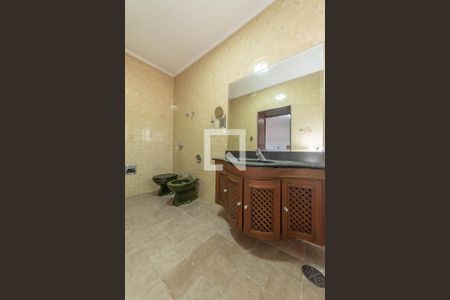 Casa à venda com 450m², 3 quartos e 6 vagasBanheiro da Suíte 2