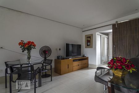 Sala de casa para alugar com 2 quartos, 84m² em Santa Tereza, Belo Horizonte